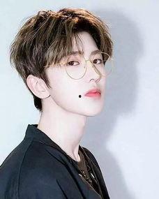 蔡徐坤被爆料讲梦话视频,揭秘偶像私下的一面  第1张